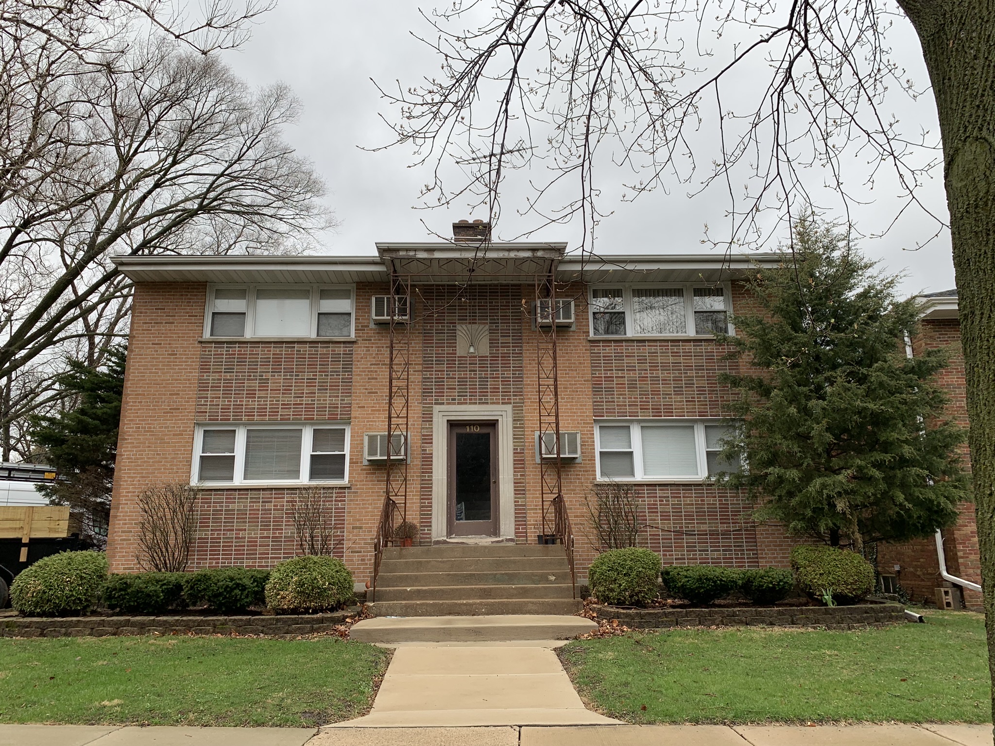110 South Kenmore Avenue